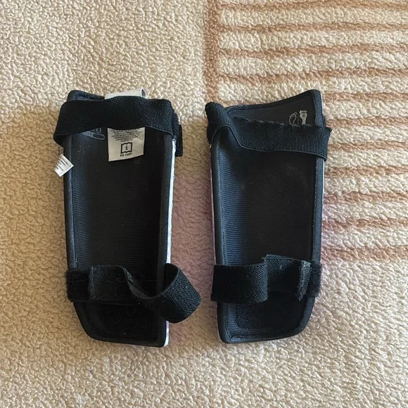 Adidas Performance Predator Shin Guards - Picture 3 of 4